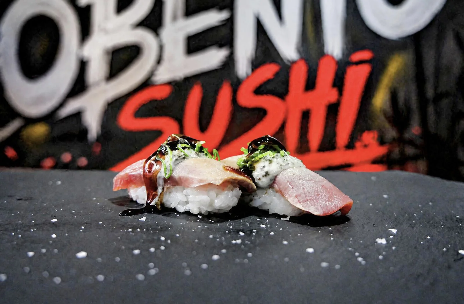 Nigiri de atún toro con trufa