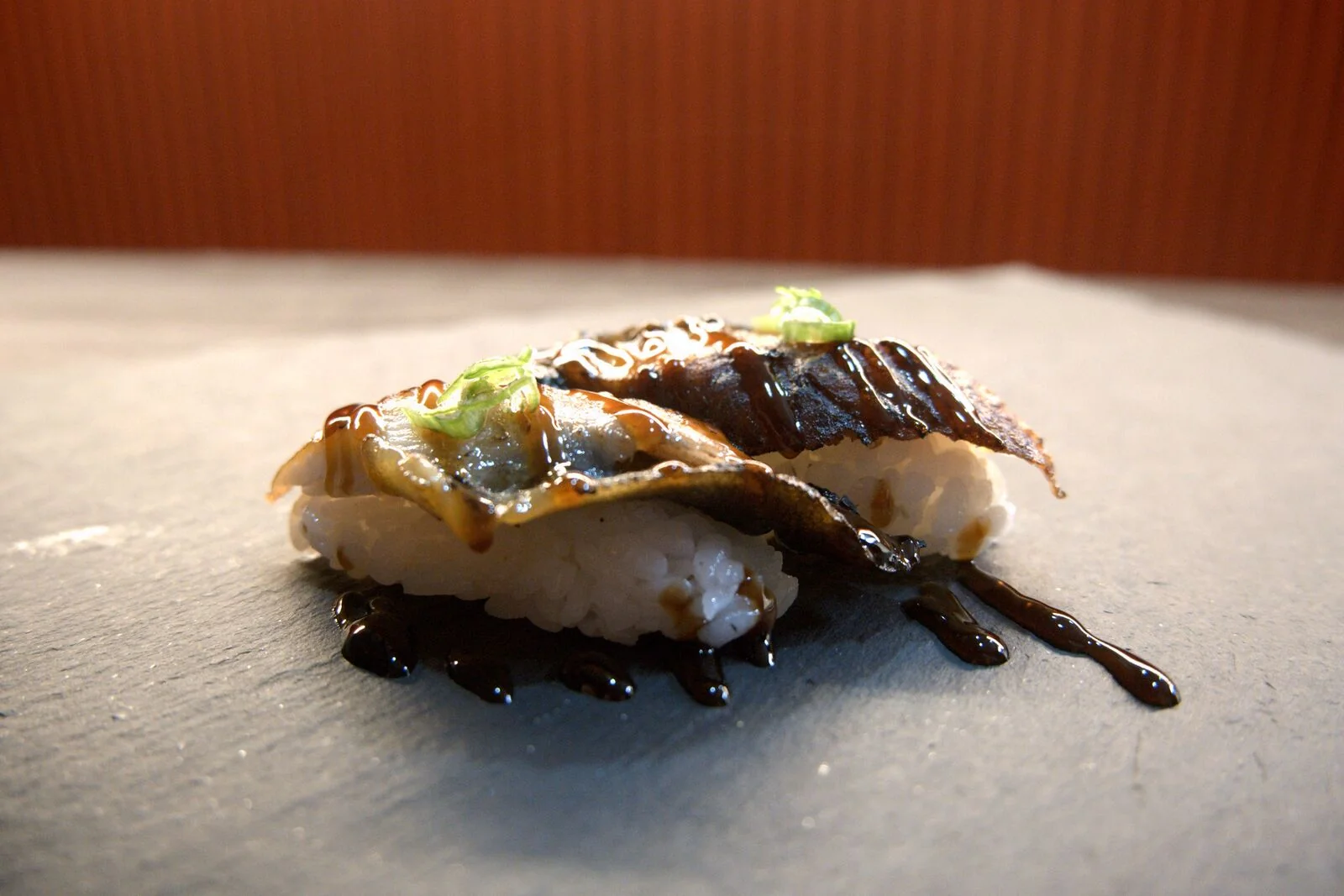 Nigiri de anguila
